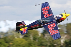 hungarian-aerobatic-legend-peter-besenyei-in-red-bull-corvus-racer-n806cr_39818052062_o