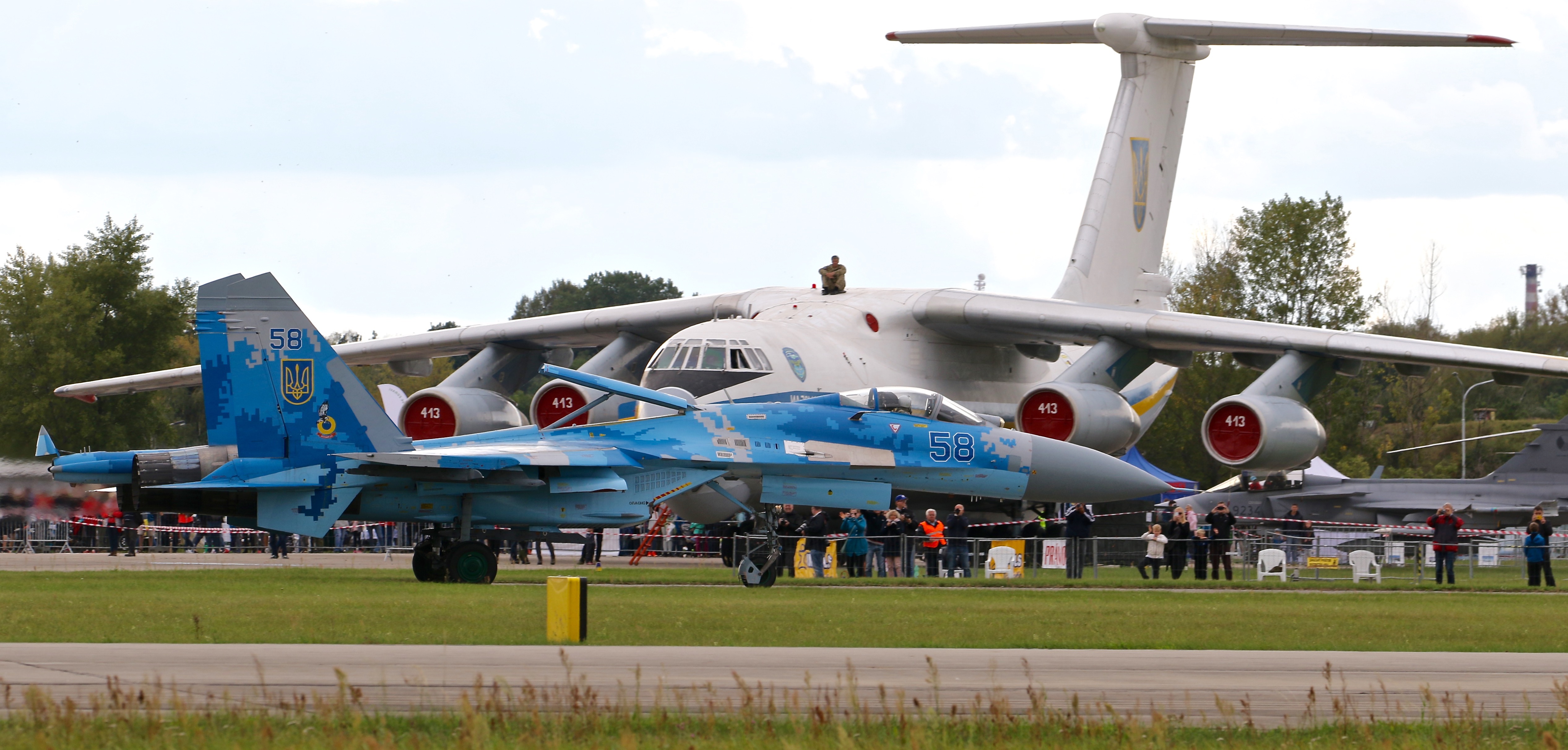 Su-27 and Il-76