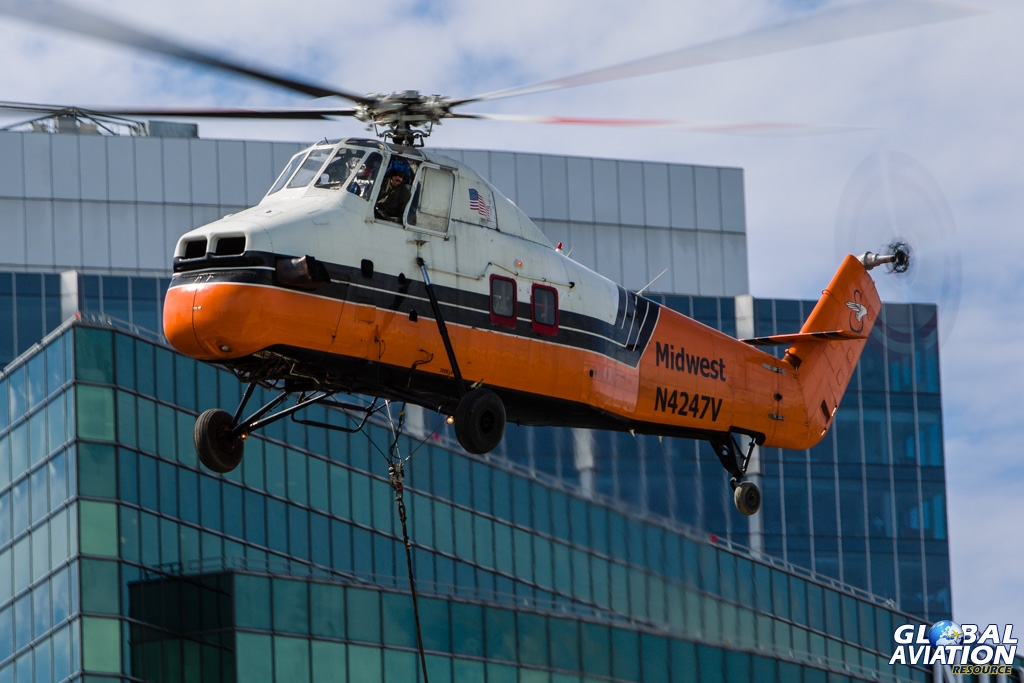 Aviation Feature Helicopter Lifting in Downtown Chicago GAR We've